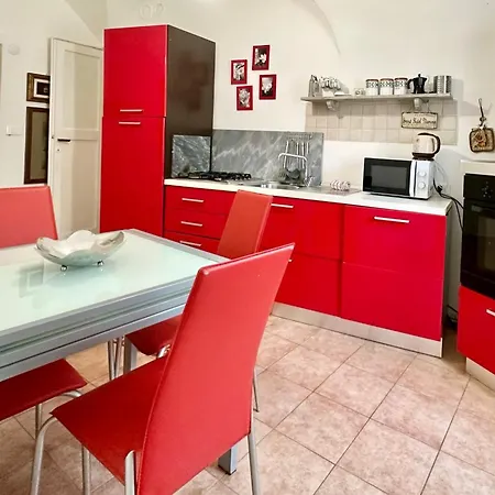 Hostdomus - Cassi Appartement *